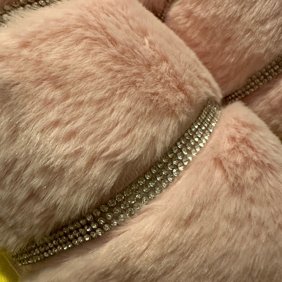 Avon Rhinestone Faux Fur Slippers -Size L (9-10) - Picture 6 of 9